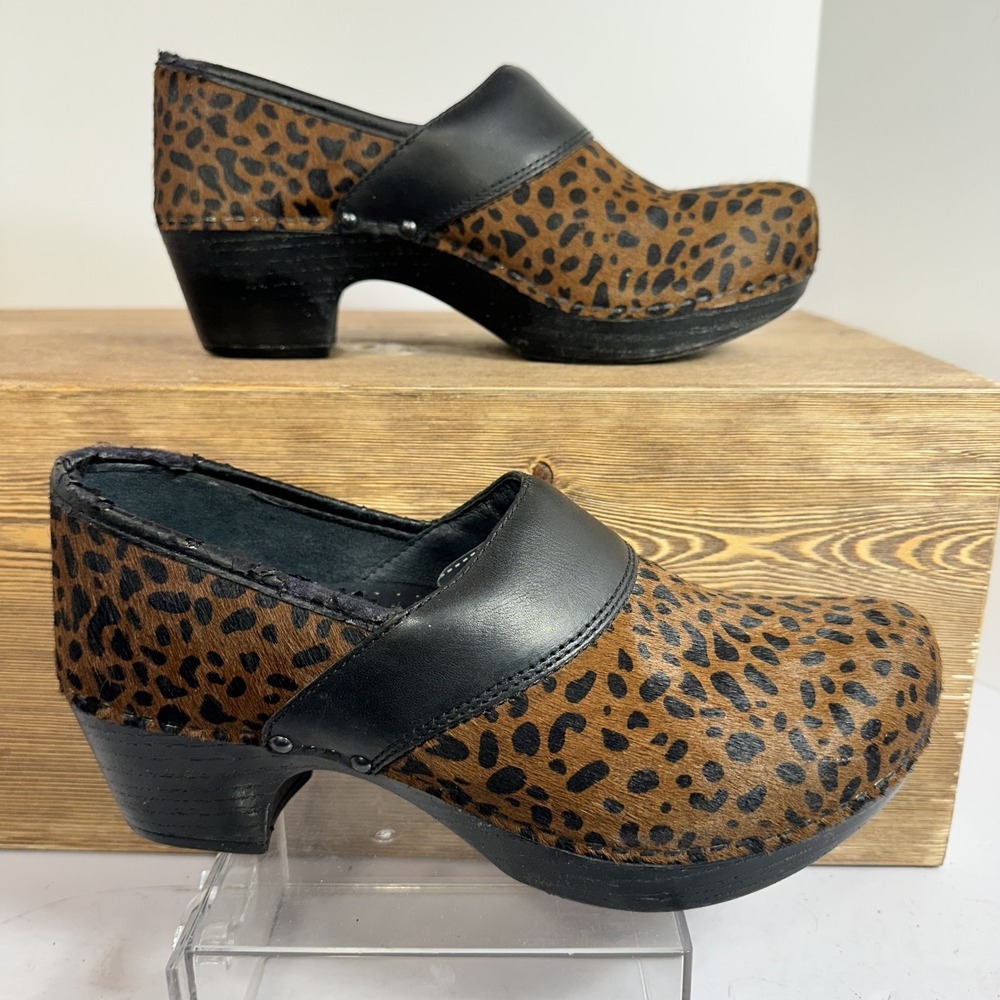 Dansko Prima Leopard Calf‎ Hair On Clogs SZ 38 / 7-7.5 Studded Comfort Travel